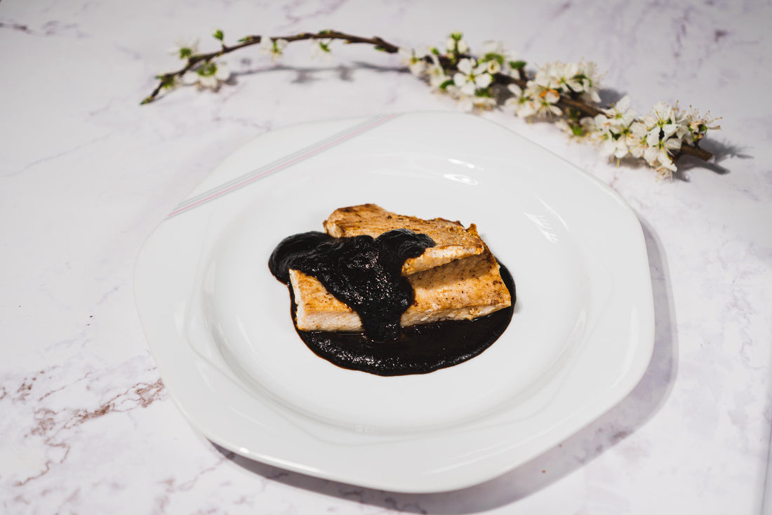 Salsa de tomate y Ajo Negro Chilote