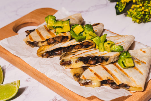 Quesadilla con Champiñones al Ajo Negro Chilote